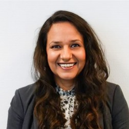 üzleti vezető, akadémia coach,
instruktor, adó divízióvezető