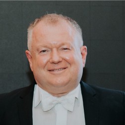 ügyvezető, szakmai vezető